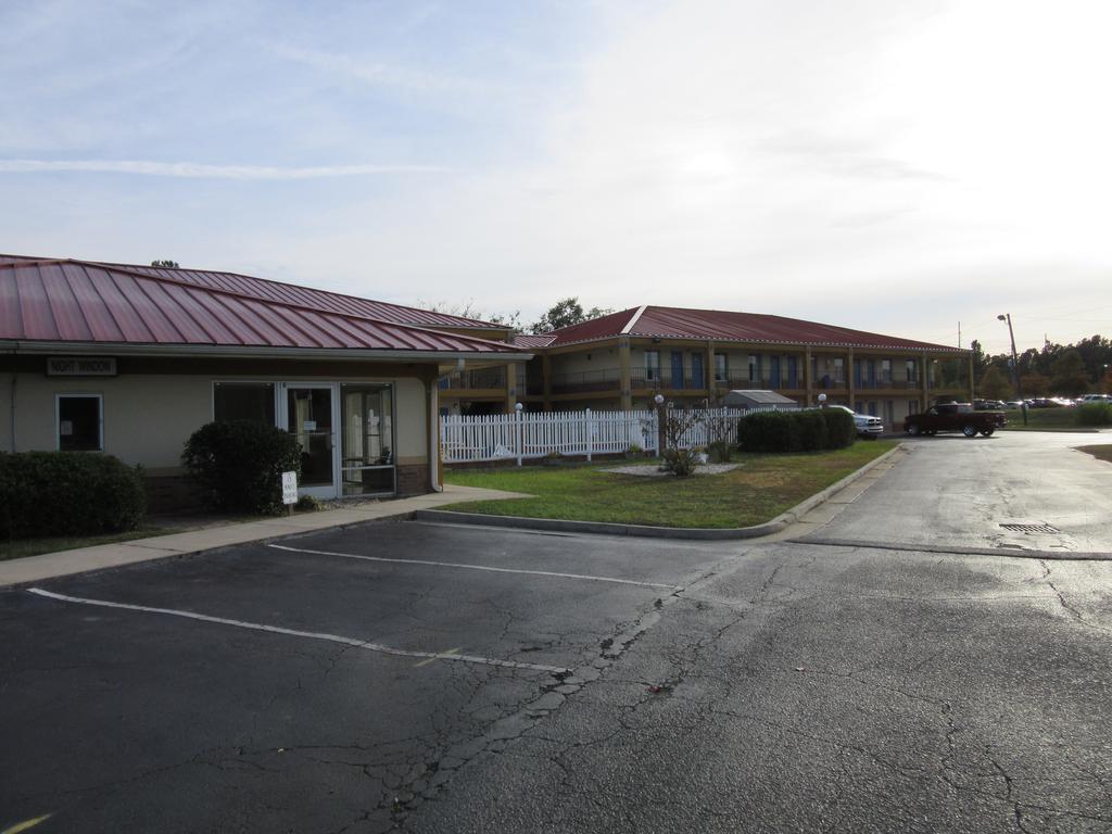 Days Inn By Wyndham Augusta Wheeler Road Exterior foto